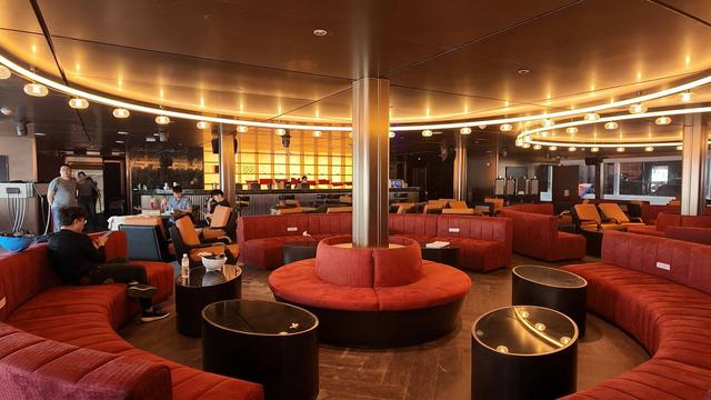 长江首艘空间智能游轮“长江行·揽月”起航