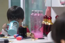 雇主失联育儿嫂当了三年妈，报警寻亲却发现“真假”父母都在监狱服刑图片