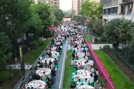 重庆大足区：中秋共庆祝 邻里一家亲图片