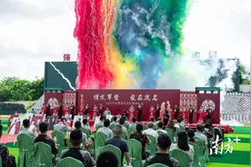 520！武警茂名支队集体婚礼真酷图片