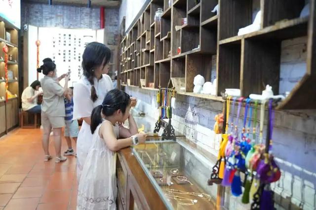 永春文旅“出圈”现场！魁星巡游、朱砂点斗、手作香囊…七夕夜这个古厝被非遗点亮→