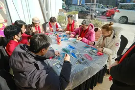 体验非遗“点翠”，大年初一进淮海社区感受文化“年味”图片