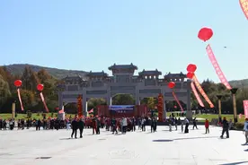 带你看大自然打翻颜料盘的样子丨第十五届金龙山红叶观赏季开幕啦图片