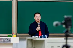 周鸿祎清华授课剖析DeepSeek：开启AI普惠与产业升级进程图片