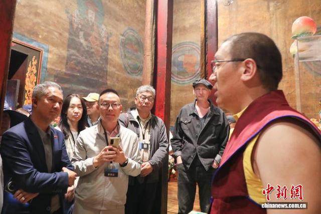 2025澜湄国际影像周嘉宾走进三江源头玉树
