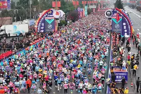 马拉松带着小城跑，这边发展风景好图片