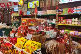 量贩零食赛道新战况：零食很忙集团更名鸣鸣很忙集团，率先晋级万店企业图片