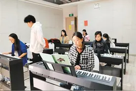 “青年夜校”走红 老年大学为何成了年轻人的“加油站”？图片