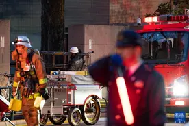 日本前首相田中角荣位于东京的旧宅起火图片