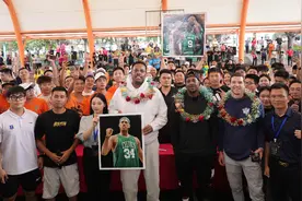 视频｜NBA名宿“真理”皮尔斯现身东莞，周日晚来看“巨星赛”！图片