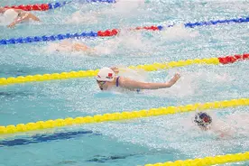 全国游泳冠军赛 | 张雨霏不在最佳状态 100米蝶泳决赛惜败余依婷图片