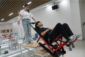 坐上爬楼机，方便上下楼（含视频）图片