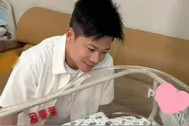 “亚洲飞人”苏炳添成为“三娃奶爸”图片