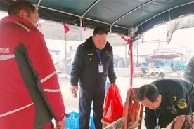 微山县鲁桥市场监管所开展水产品安全专项抽检图片