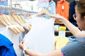 被女装背刺的女性开始穿男装，行业应正视实用需求图片