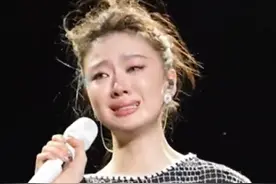 单依纯演唱会落泪！工作室凌晨发布健康说明：目前已在养伤和恢复中图片