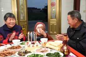 第九届全国道德模范候选人殷志兰：数十年如一日赡养八个“爹妈”图片