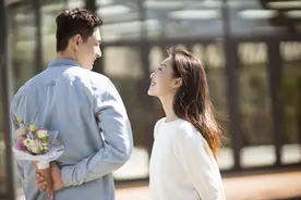 有些凸起，不能随便挤……相亲前，小伙挖出了脸上的“豆腐渣”图片