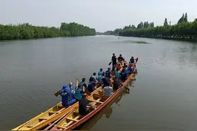 石首：獾皮湖上“威鼓”擂 龙舟下水备赛忙图片