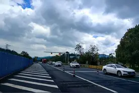 云A大军返程！多条高速车流量大，已有服务区饱和…图片