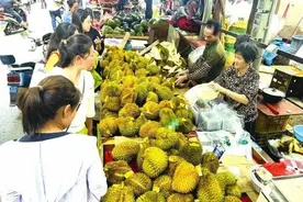 降价了！“水果之王”榴莲大量上市价格下降不少图片