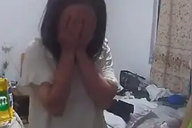 打扫卫生时盗走雇主金饰，被怀疑后还假装帮忙寻找，警方：当事人已被刑拘图片