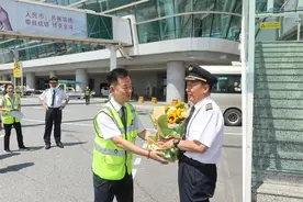 43年，33100小时安全飞行！南航“功勋飞行员”荣退蓝天图片