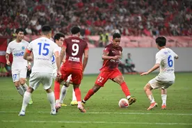 中超第20轮：上海海港8比1南通支云图片