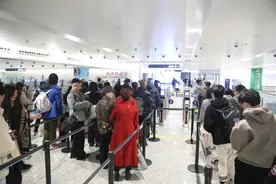 2月9日起中国和新加坡互免签证，今晚有人搭乘杭州出发的第一趟免签航班图片