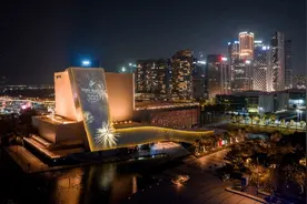 人头马酒庄300周年庆典深圳启幕，李现即兴调制鸡尾酒图片