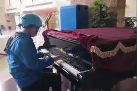 历时8年，那个爱弹钢琴的外卖小哥终于还清了200万元欠债图片