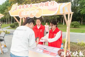 无锡滨湖胡埭：秉承雷锋精神 点亮文明之光图片