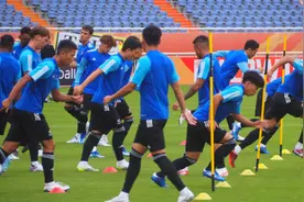 果然视频|亚冠联赛日本横滨水手队抵达济南训练，热身方式很独特图片