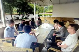 母子三人天才亮就醉酒打闹，云县民警介入后劝息图片