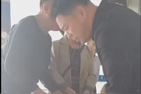 失控轿车司机家属欲跪谢“白车侠”，杜志军决定捐出万元奖金图片