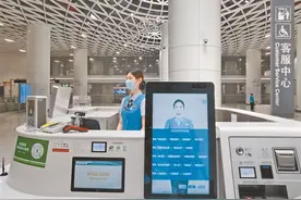 外籍人士在深圳坐地铁更方便了 所有车站均支持外卡和数字人民币支付图片