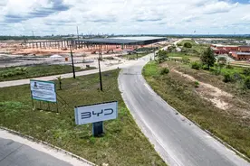 比亚迪巴西工厂建设工人：自己工资按月100%发放，“一切安好”图片