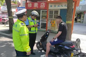 惠民交警持续开展电动车、摩托车不戴头盔专项整治行动图片