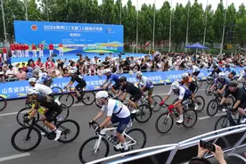 黄河口（东营）公路自行车赛举办图片