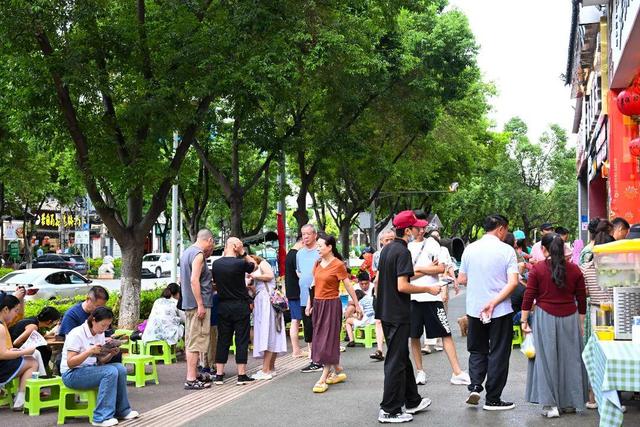 人人人！弥勒这个老牌景区人气火爆！