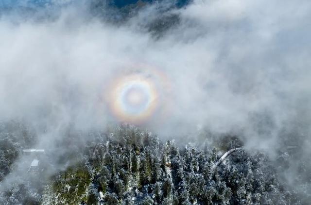 “云上瓦屋” 上线！本周绝美云海频出，这仙境谁看谁震撼！