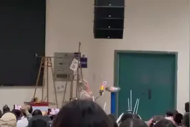 起猛了！这是“银角大王”在上课吧图片