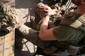 美媒：装备欠缺人数不足，乌克兰军队正面临士气低落和临阵脱逃的困境图片