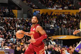 米切尔：詹姆斯总能保持高水平 对他只有尊重图片