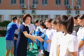 区领导慰问浦东一少体夏训运动员、教练员，调研川沙体育场、源深体育中心图片