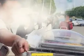 女孩街头卖糖葫芦被多名男子威胁？广西南宁警方回应：正在调查核实图片