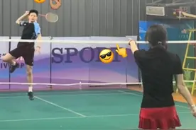 来看看球场上的女友专属“大招”~（素材来源：@五分43）图片