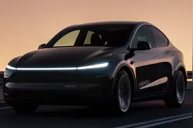 停车后自动转向！特斯拉Robotaxi发生首起碰撞事故，监管部门启动调查，“纯视觉”技术受质疑图片