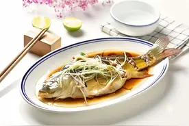 发生鱼刺卡喉，别再喝醋或吞饭了！建议试试这种方法，安全有效！图片