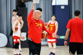 中国男篮首战12人名单敲定 廖三宁、付豪缺席图片